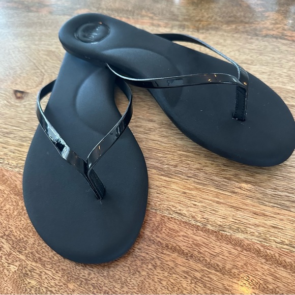 | solei sea • black padded flip flop sandal • size 6 | - Picture 3 of 7